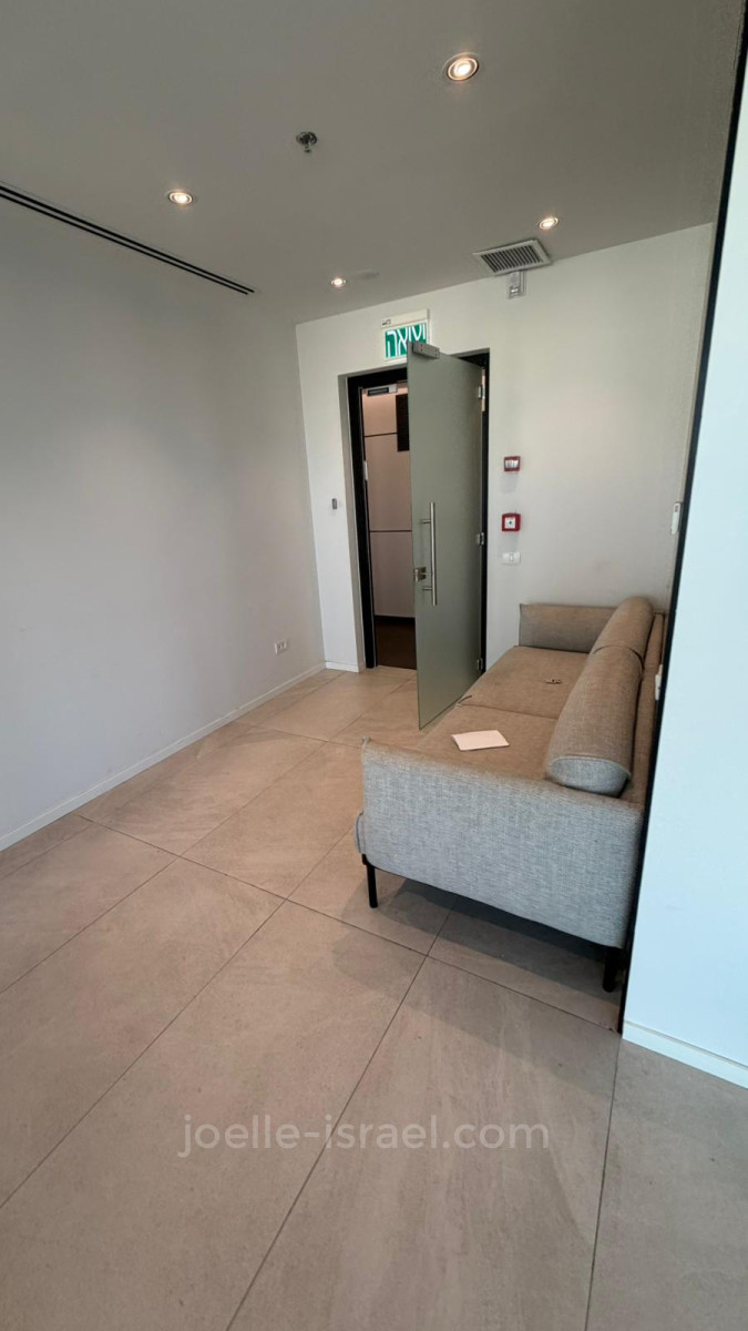 Escritórios 6 cômodos Netanya Centro da cidade 316-IBL-1779