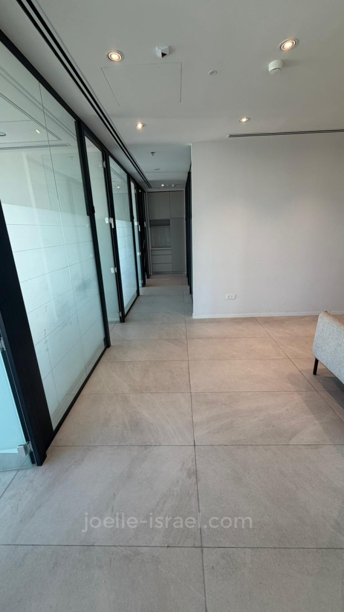 Escritórios 6 cômodos Netanya Centro da cidade 316-IBL-1779