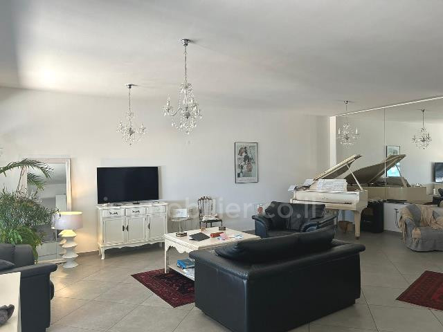 Apartamento 5 cômodos Ashdod Mar 342-IBL-1495