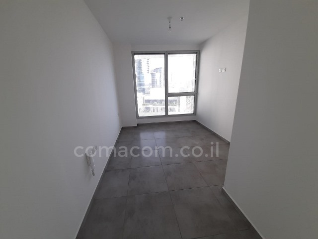 Apartamento 4 cômodos  Tel Aviv Lev Tel-Aviv 342-IBL-6284