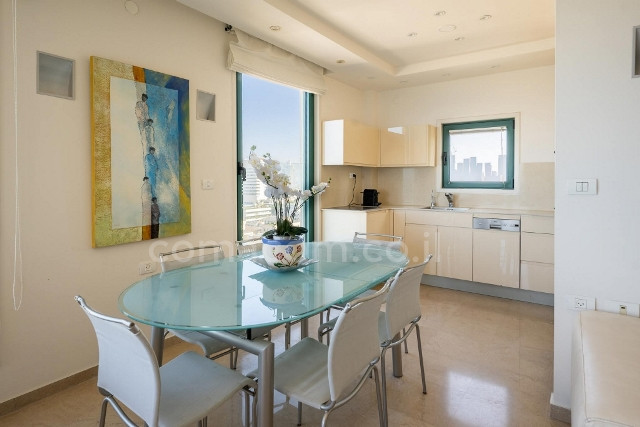 Apartamento 3 cômodos  Tel Aviv Primeira linha de mar 342-IBL-6443