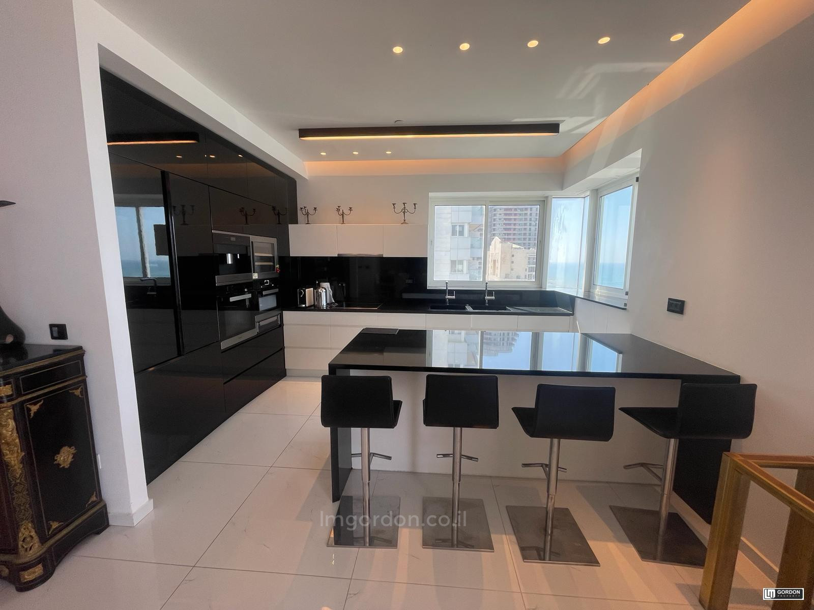 Apartamento 4 cômodos  Netanya Kikar 357-IBL-1514