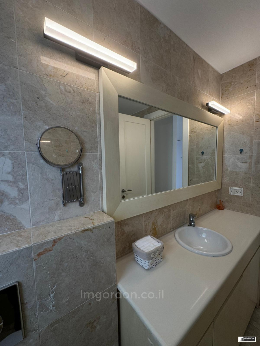 Apartamento 3 cômodos  Tel Aviv Primeira linha de mar 357-IBL-1518