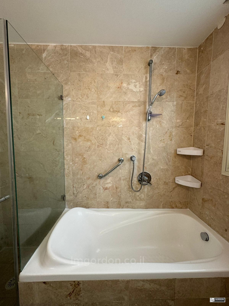 Apartamento 3 cômodos  Tel Aviv Primeira linha de mar 357-IBL-1518