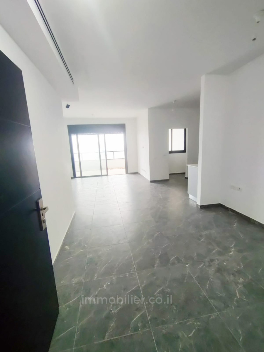 Apartamento 3.5 cômodos  Hadera Centro da cidade 379-IBL-267