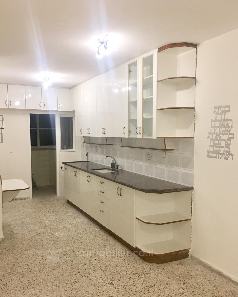 Apartamento 3 cômodos  Hadera Centro da cidade 379-IBL-280