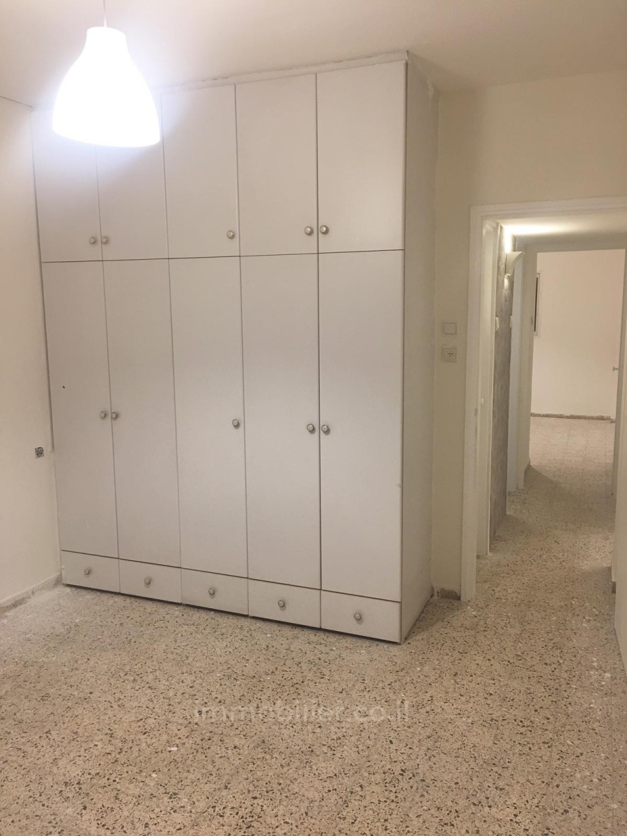 Apartamento 3 cômodos  Hadera Centro da cidade 379-IBL-280