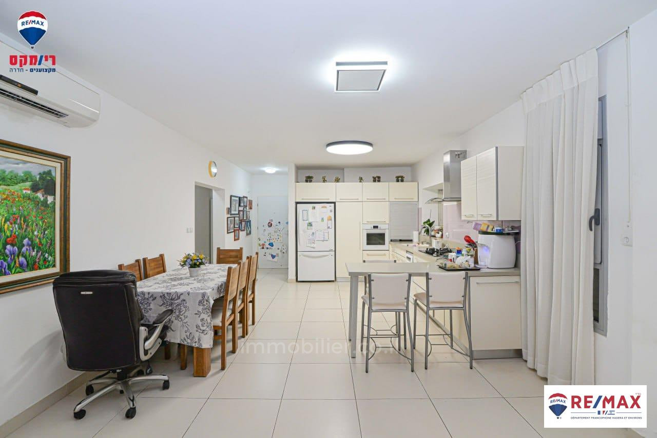 Apartamento garden 5 cômodos  Hadera Centro da cidade 379-IBL-332