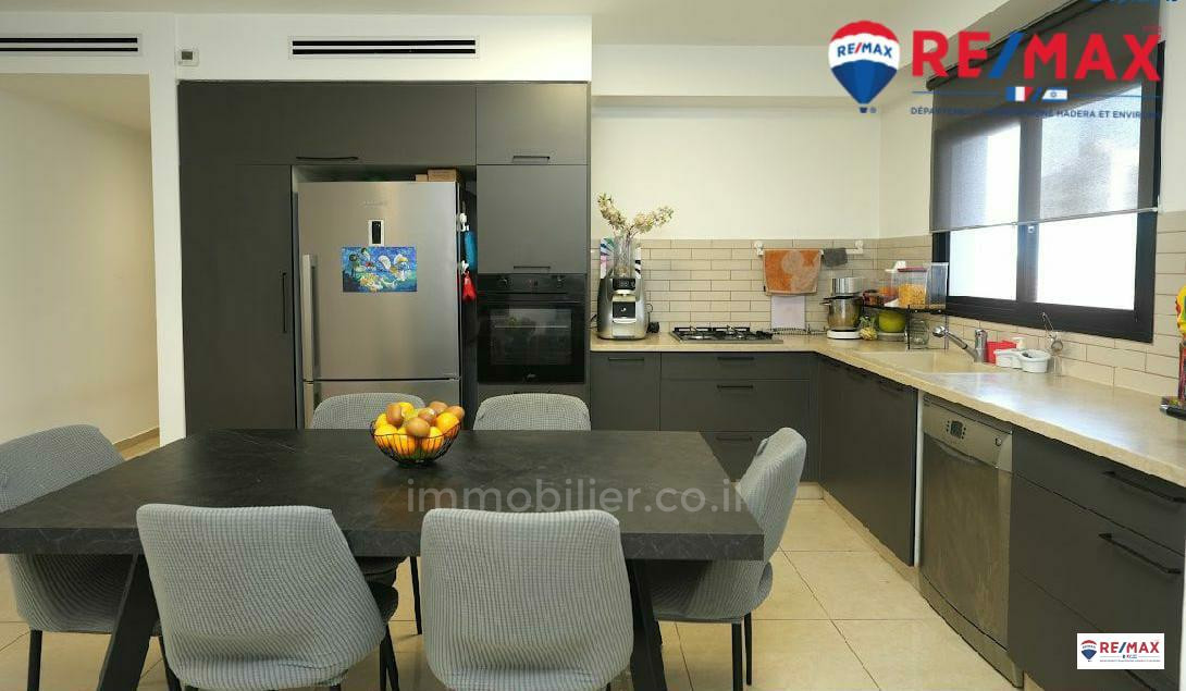 Apartamento 5 cômodos  Hadera Centro da cidade 379-IBL-373