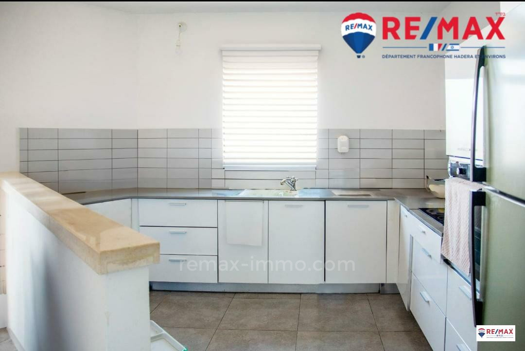 Apartamento 4 cômodos  Hadera Givat olga 379-IBL-374