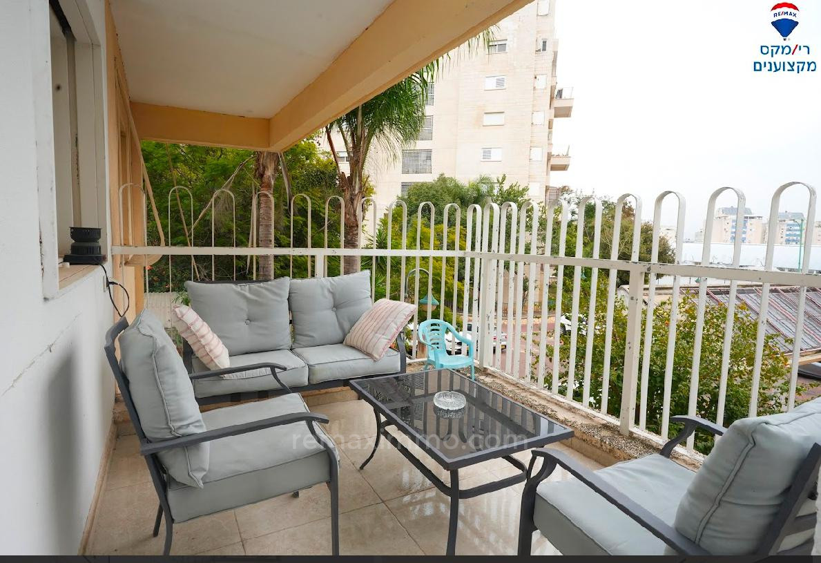 Apartamento 4 cômodos Hadera Centro da cidade 379-IBL-401