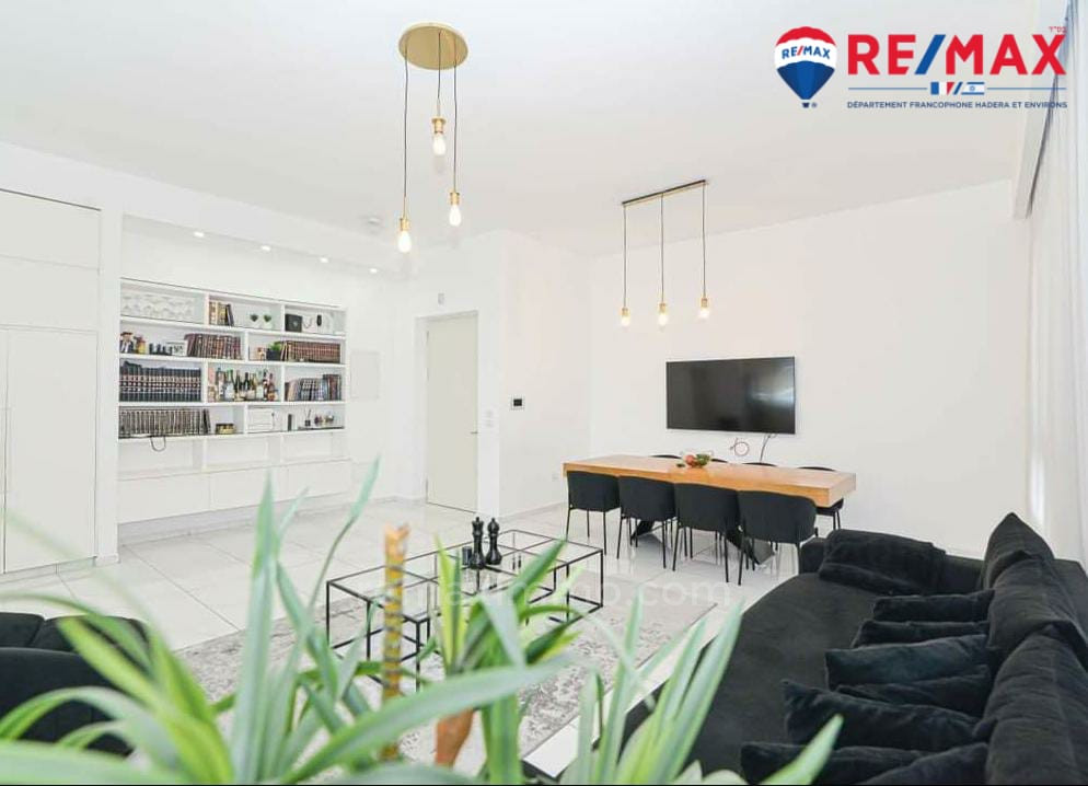 Cobertura 5 cômodos Hadera Bairro Ha-Otsar 379-IBL-408