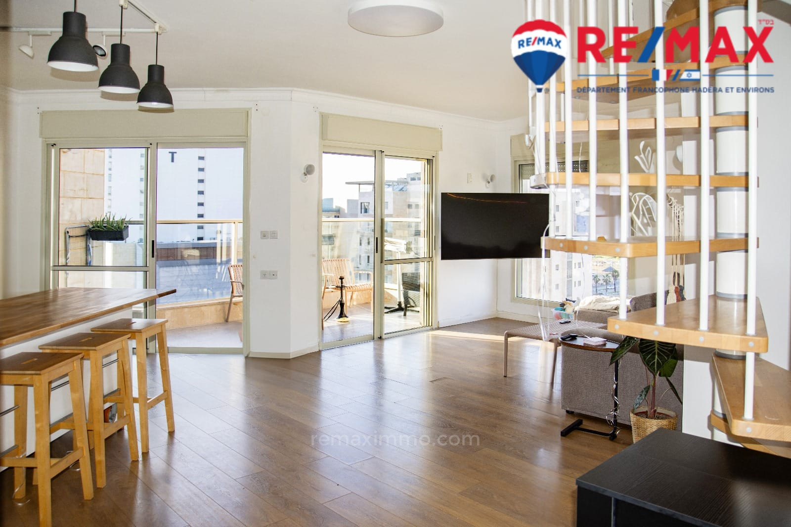 Duplex-Cobertura 3.5 cômodos Hadera Givat olga 379-IBL-416