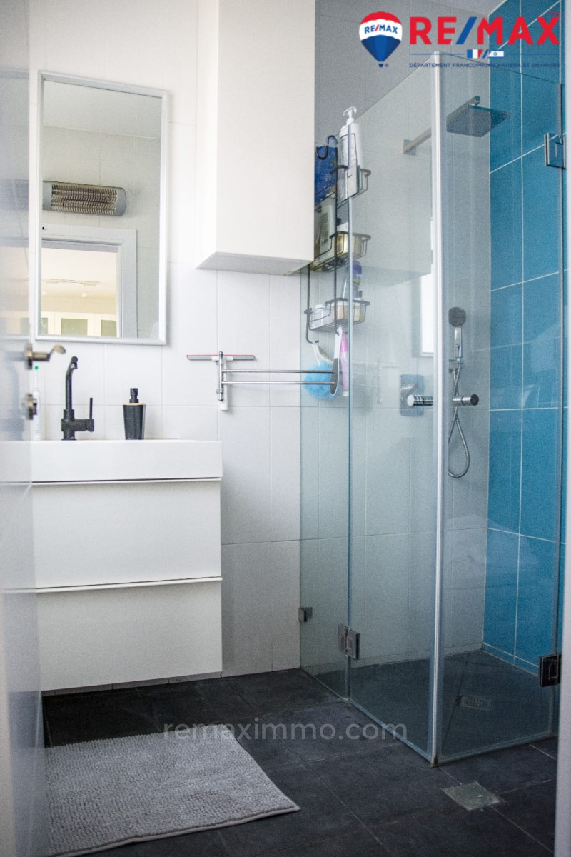 Duplex-Cobertura 3.5 cômodos Hadera Givat olga 379-IBL-416