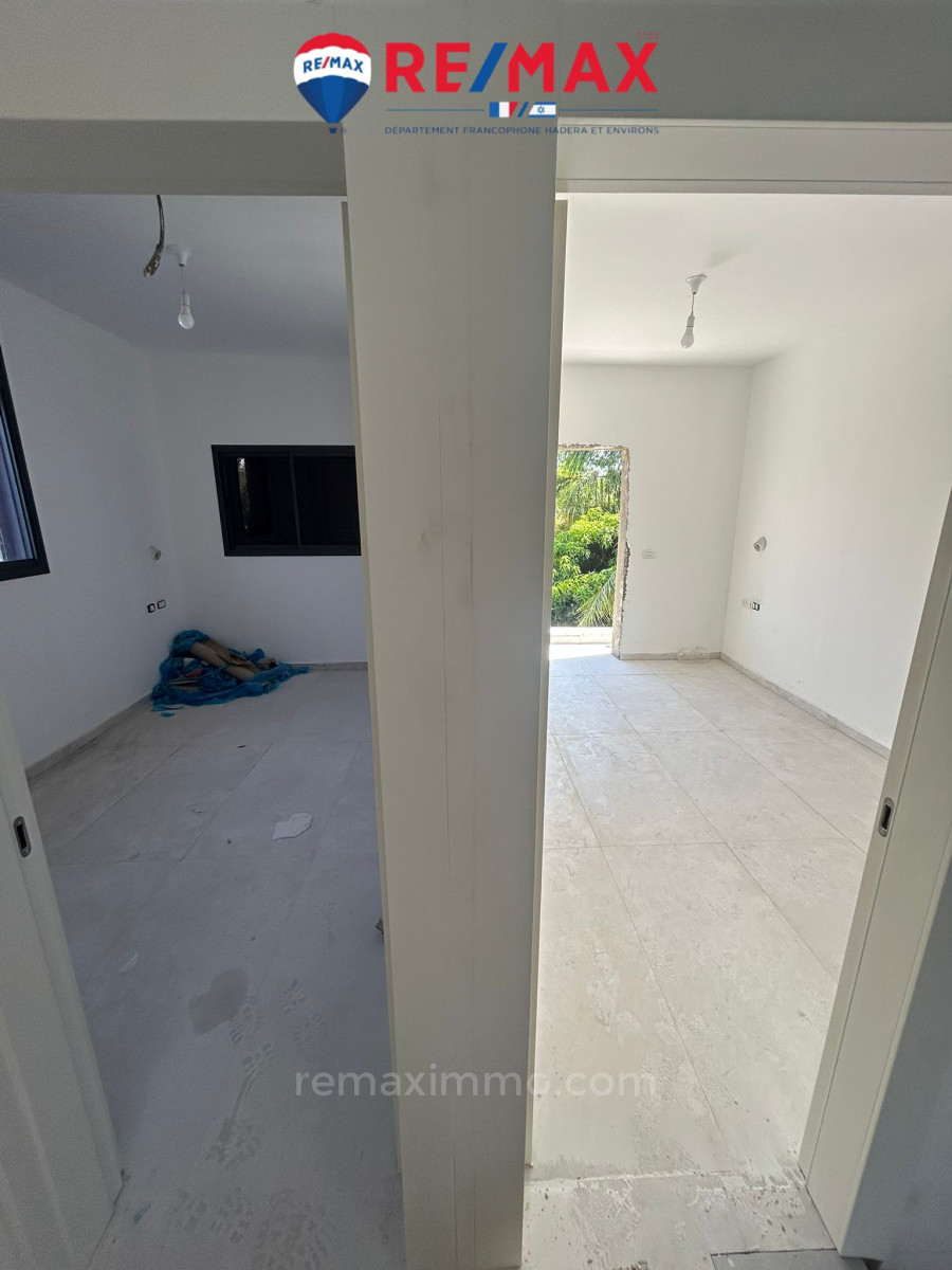 Casarão 6 cômodos Hadera Bairro Nissan 379-IBL-417