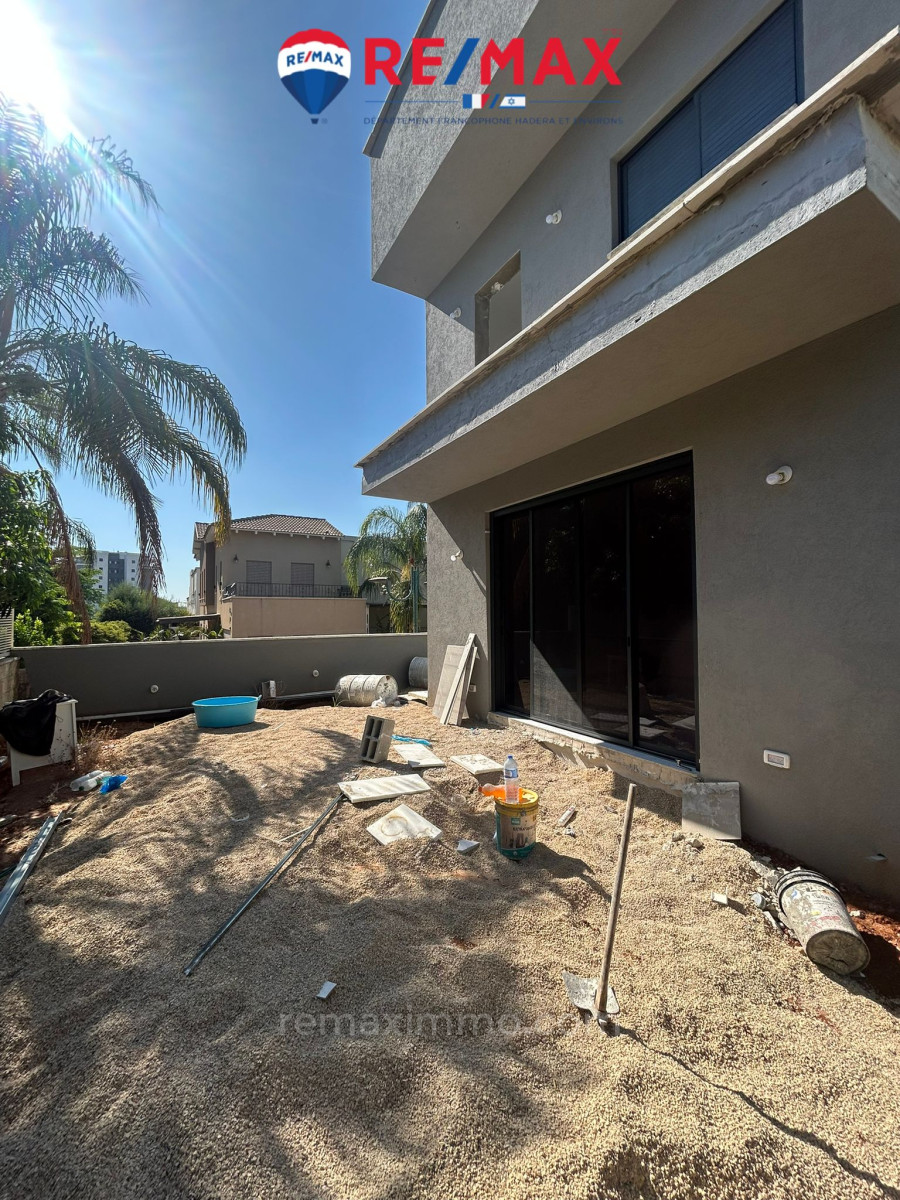 Casarão 6 cômodos Hadera Bairro Nissan 379-IBL-417