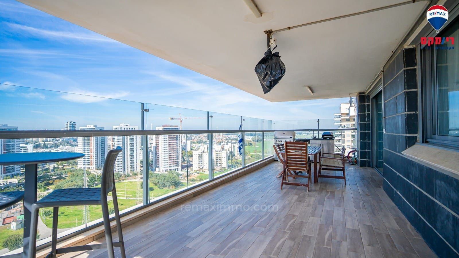 Apartamento 4 cômodos Hadera Bairro do Parque 379-IBL-428