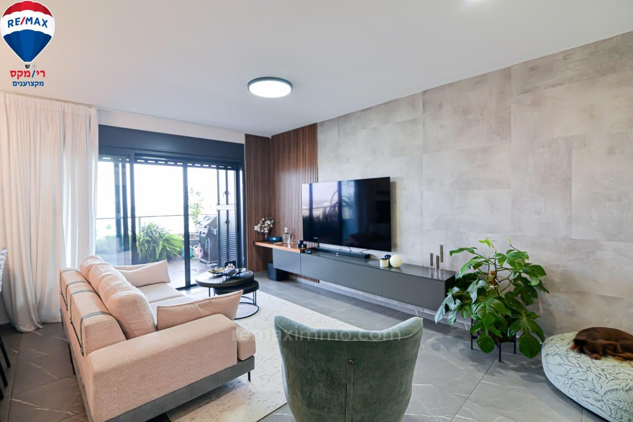 Apartamento 5 cômodos Hadera Centro da cidade 379-IBL-429