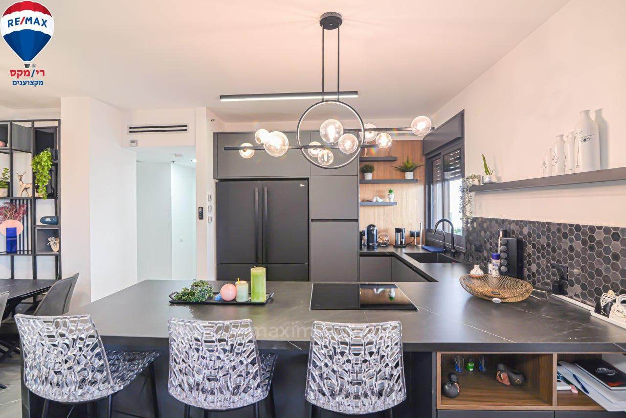 Apartamento 5 cômodos Hadera Centro da cidade 379-IBL-429