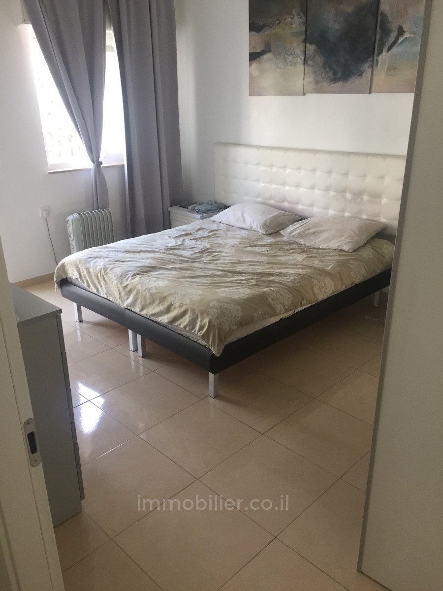 Apartamento 3 cômodos  Jerusalém Rehavia 424-IBL-281