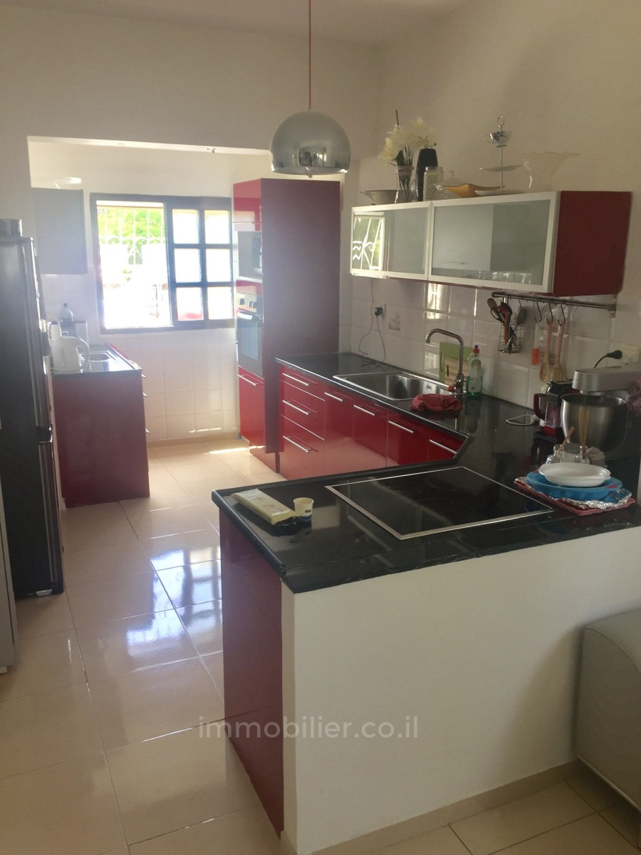 Apartamento 3 cômodos  Jerusalém Rehavia 424-IBL-281