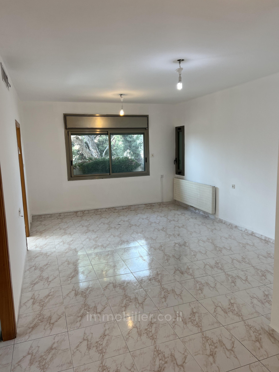 Apartamento 4 cômodos  Jerusalém Rehavia 424-IBL-282