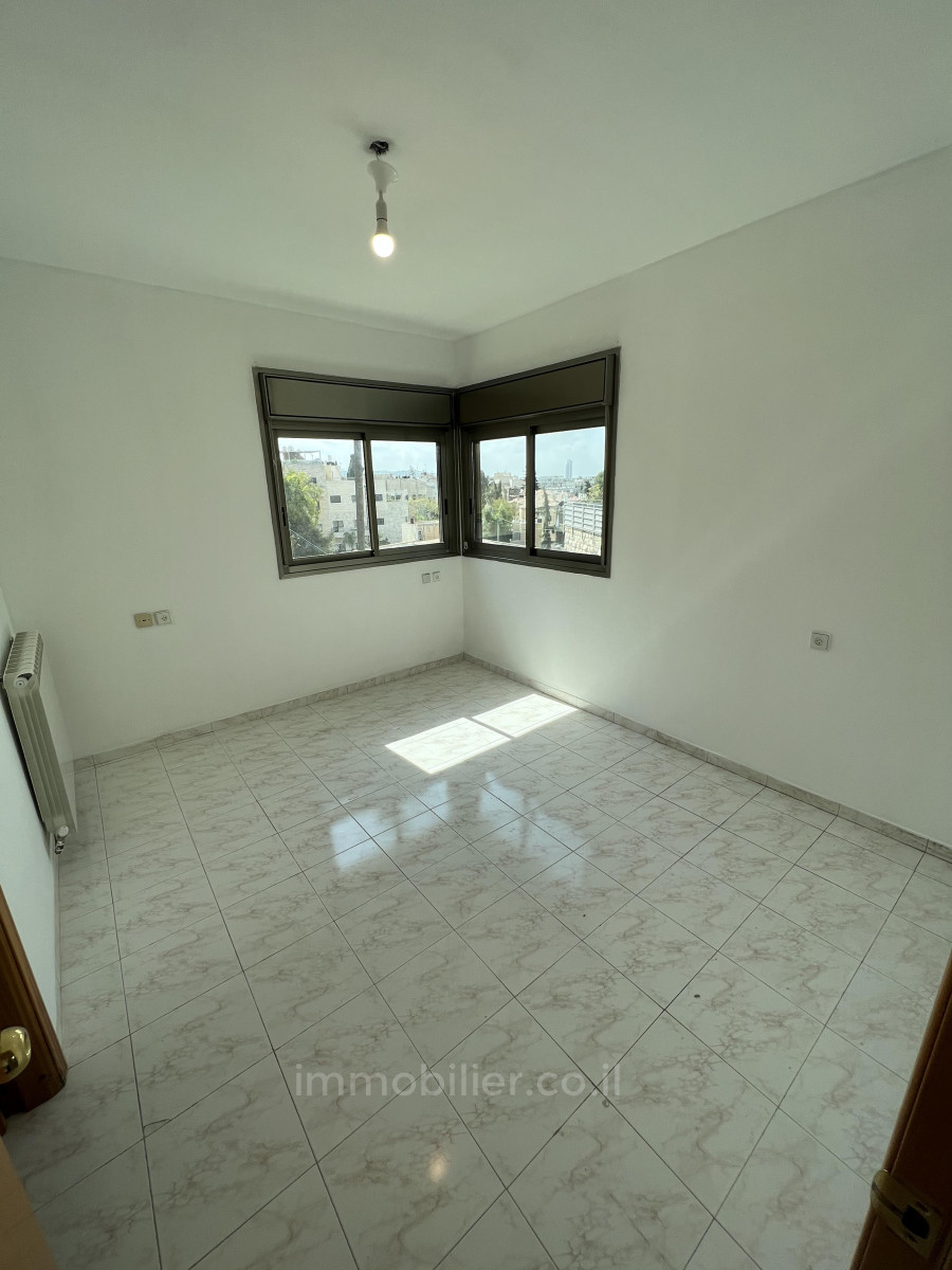 Apartamento 4 cômodos  Jerusalém Rehavia 424-IBL-282