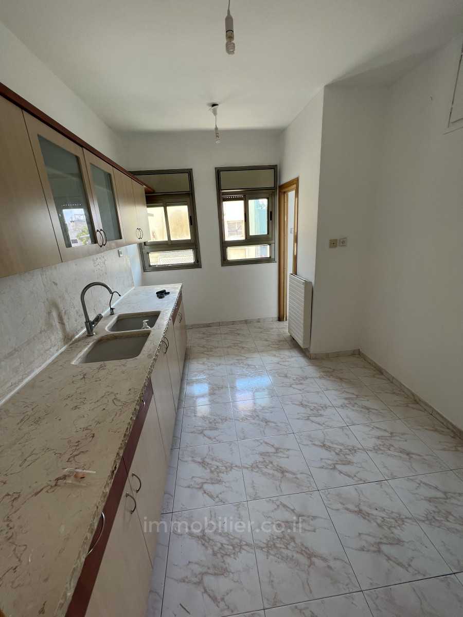 Apartamento 4 cômodos  Jerusalém Rehavia 424-IBL-282