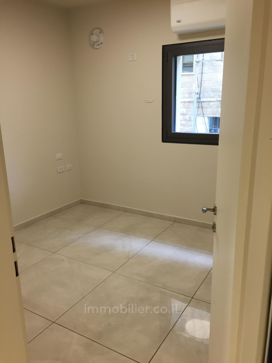 Apartamento 2 cômodos  Jerusalém Centro da cidade 424-IBL-286