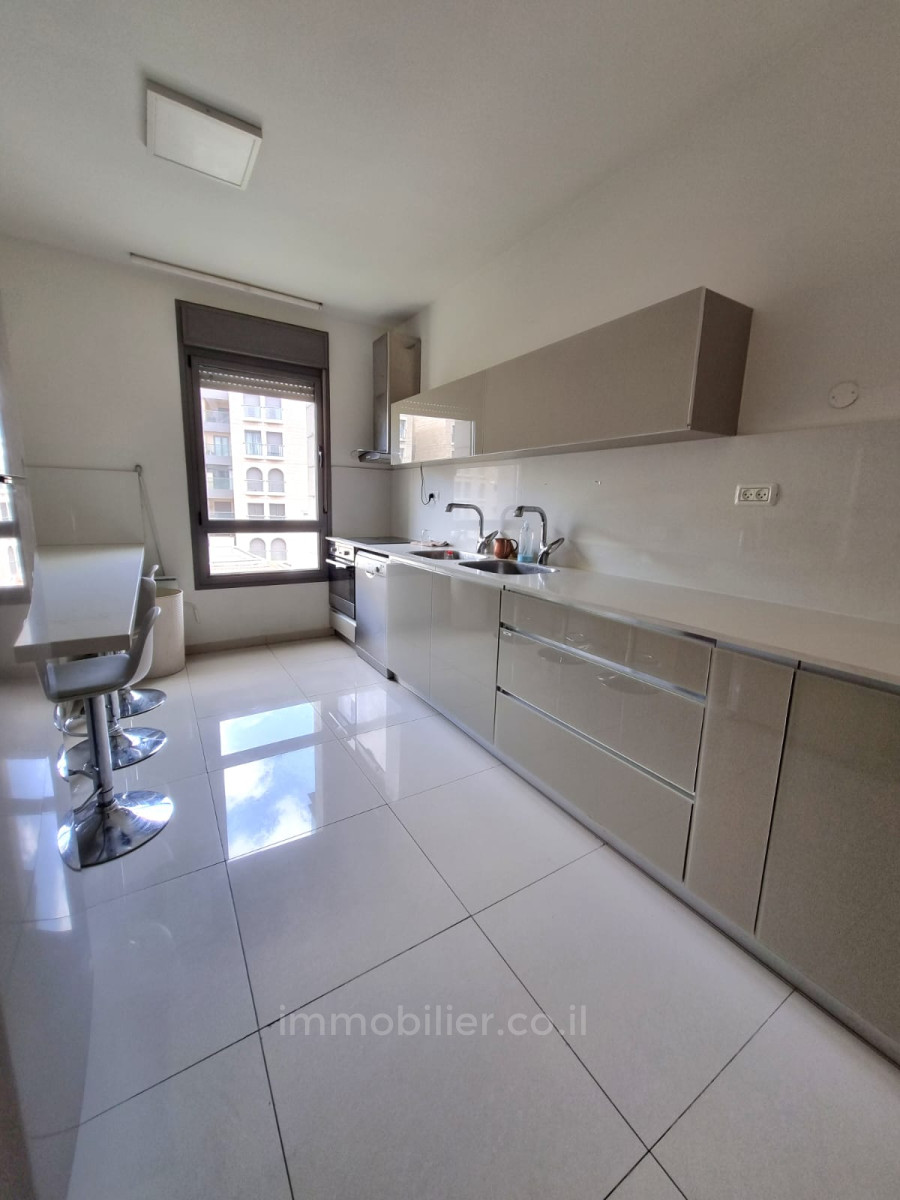 Apartamento 4 cômodos  Jerusalém Centro da cidade 424-IBL-309