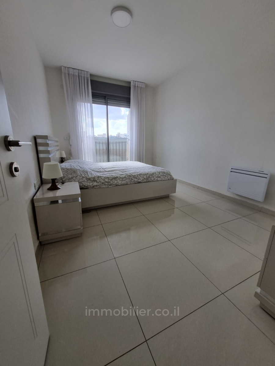 Apartamento 4 cômodos  Jerusalém Centro da cidade 424-IBL-309