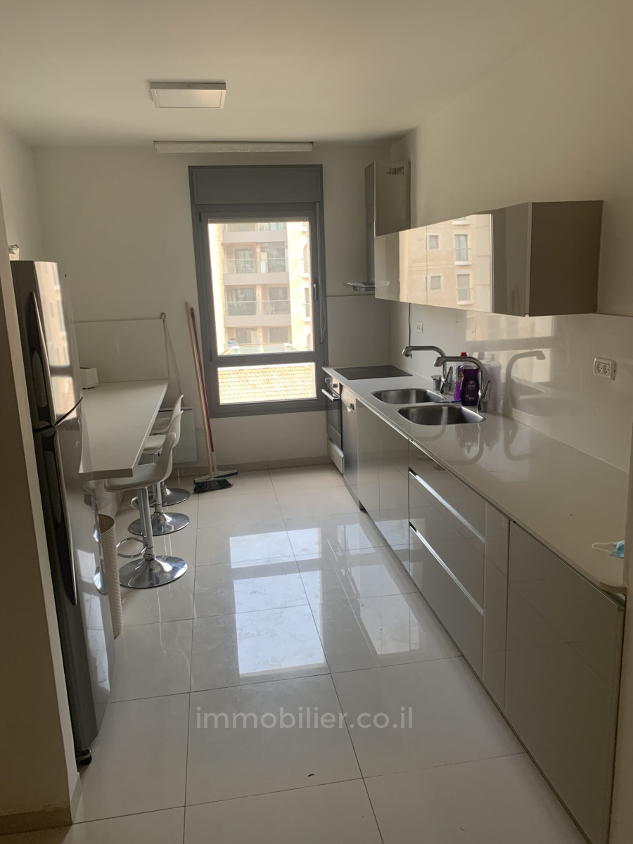 Apartamento 4 cômodos  Jerusalém Centro da cidade 424-IBL-313