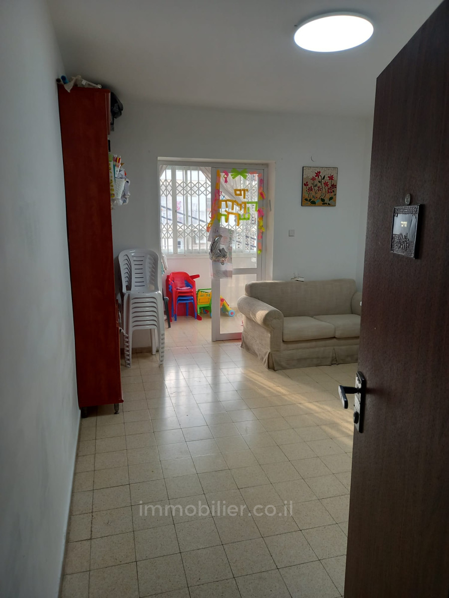 Apartamento 3 cômodos  Jerusalém Beit Vagan 427-IBL-581