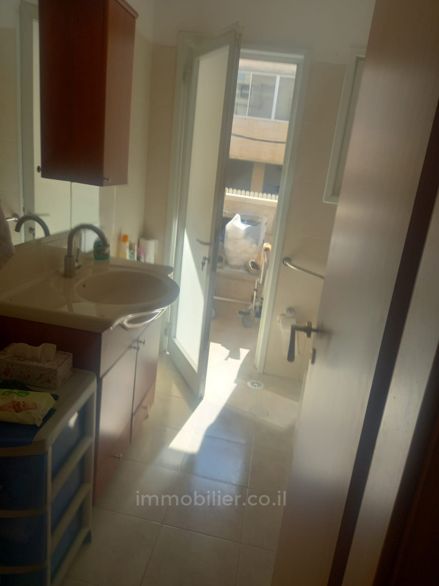 Apartamento 3 cômodos  Jerusalém Beit Vagan 427-IBL-596