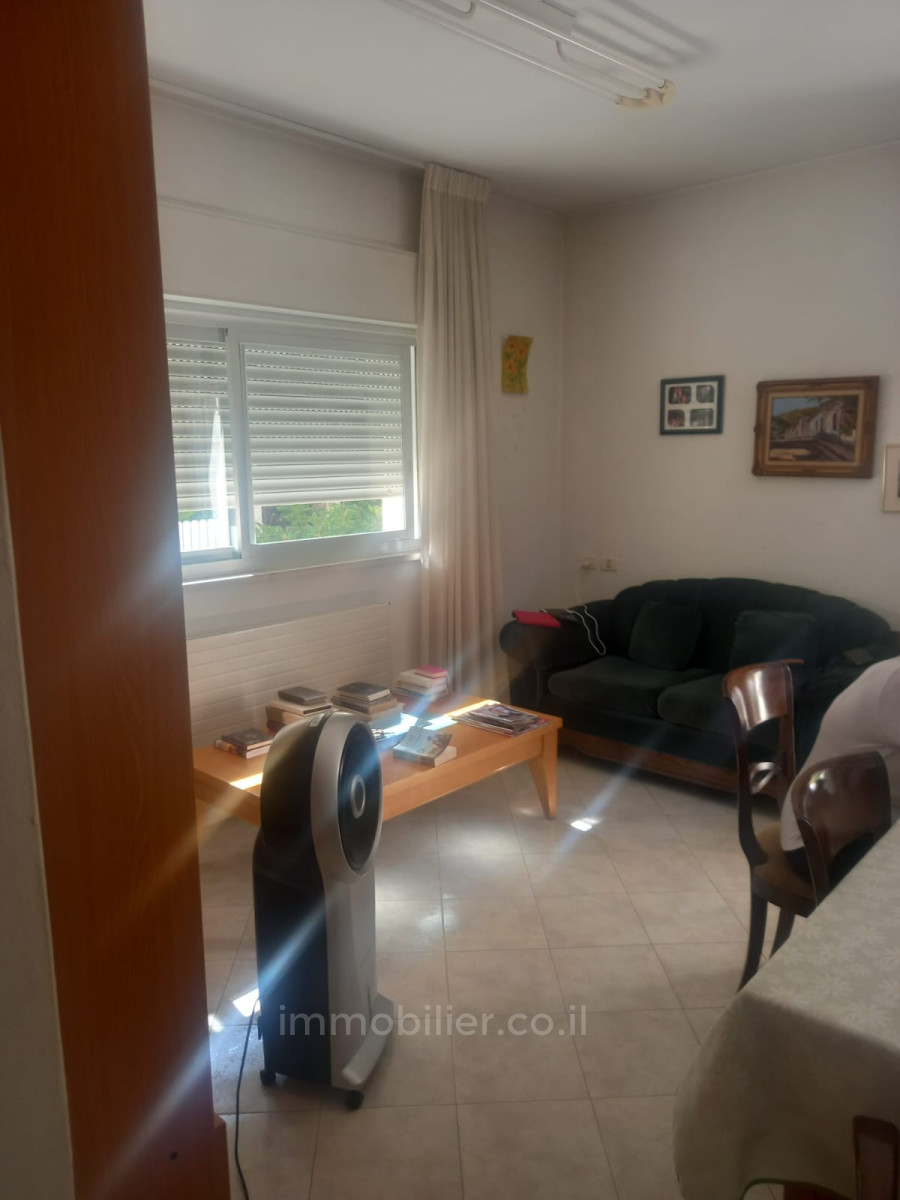 Apartamento 3 cômodos  Jerusalém Beit Vagan 427-IBL-596