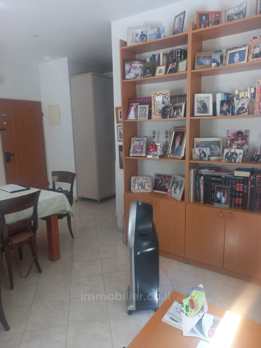 Apartamento 3 cômodos  Jerusalém Beit Vagan 427-IBL-596