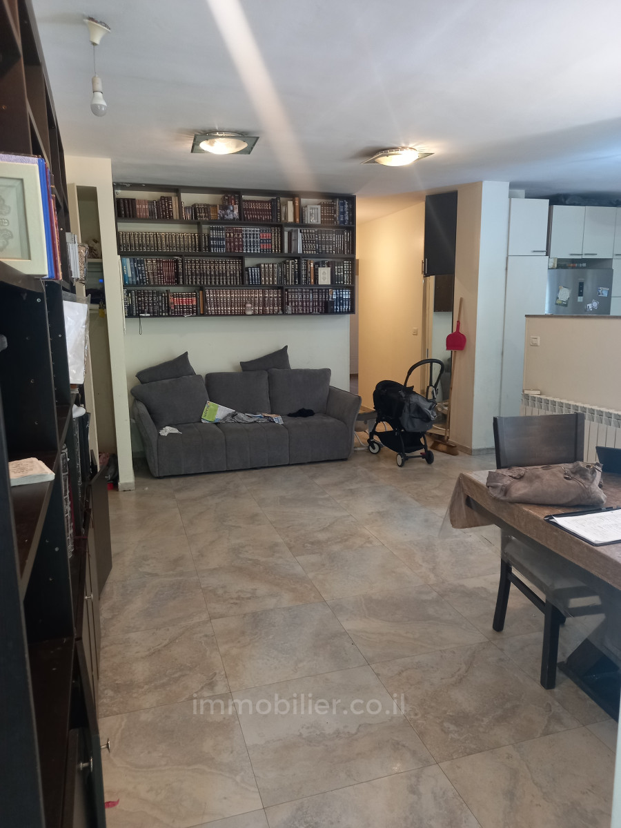 Apartamento 5 cômodos  Jerusalém Beit Vagan 427-IBL-605