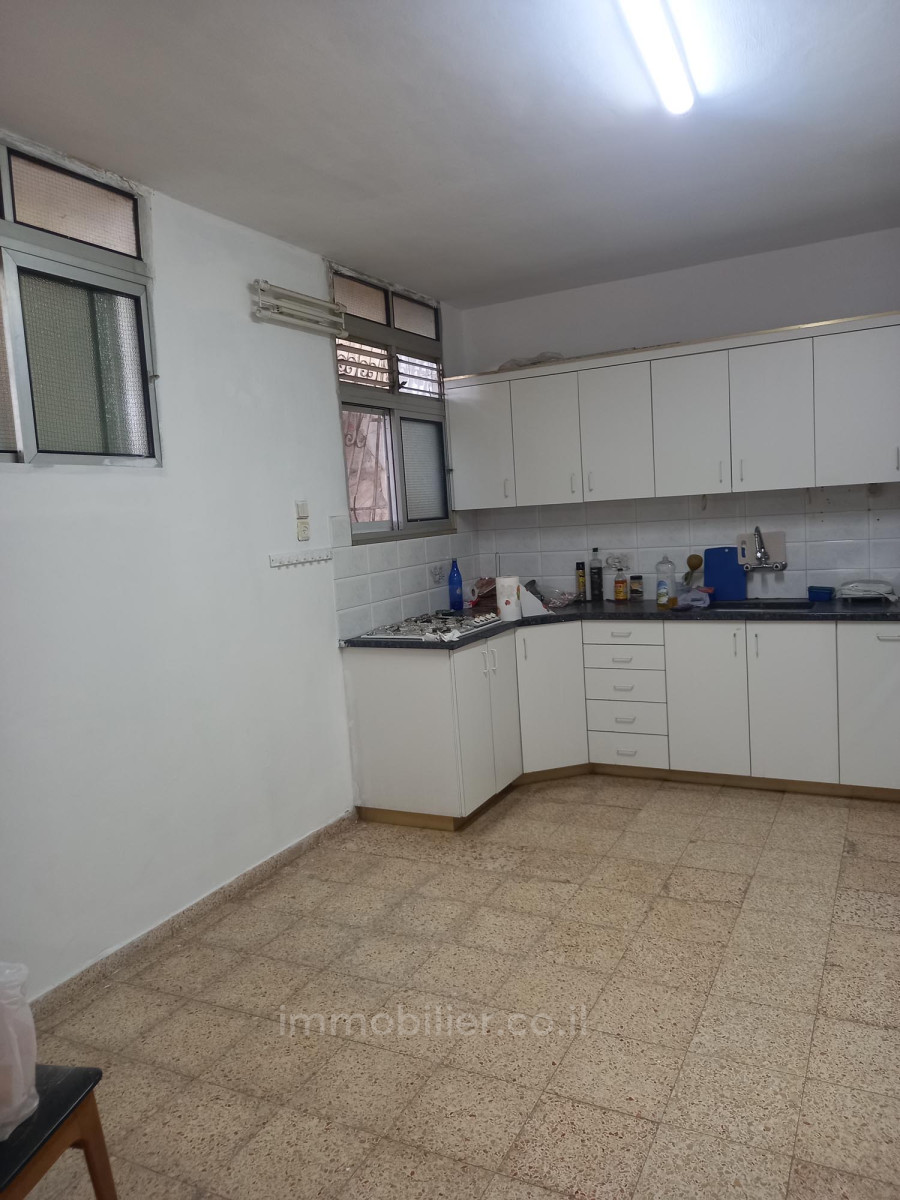 Apartamento 3 cômodos Jerusalém Beit Vagan 427-IBL-640