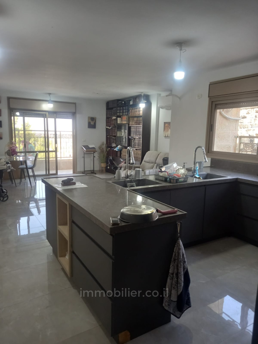 Apartamento 3 cômodos Jerusalém Beit Vagan 427-IBL-657