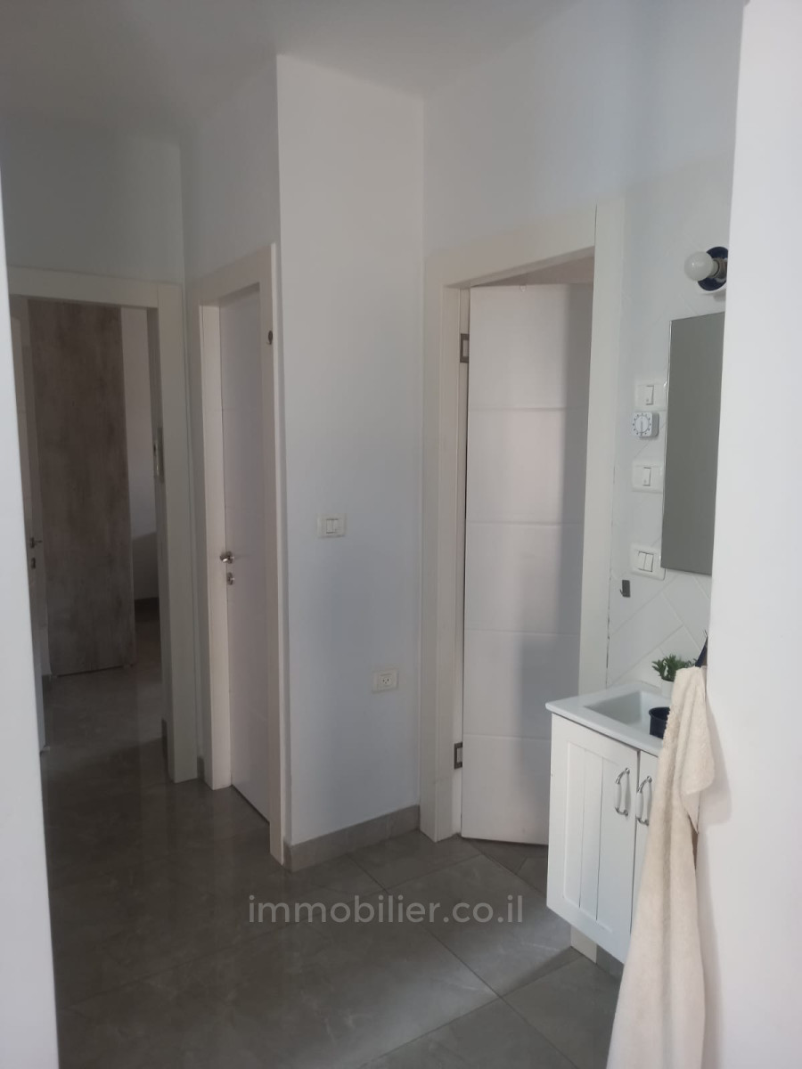 Apartamento 3 cômodos Jerusalém Beit Vagan 427-IBL-657