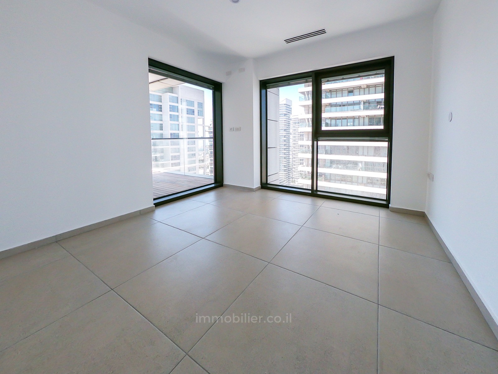 Apartamento 5 cômodos  Tel Aviv Park Tzameret 457-IBL-1111