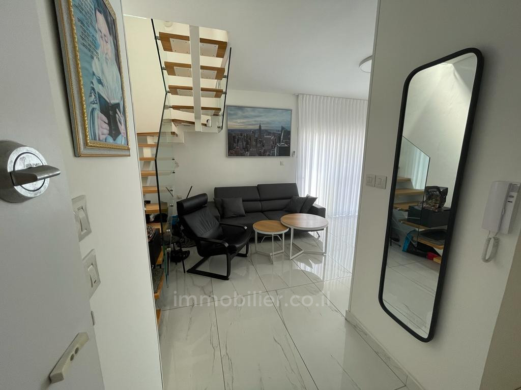 Apartamento 3 cômodos  Tel Aviv Nahalat Itshak 457-IBL-1129