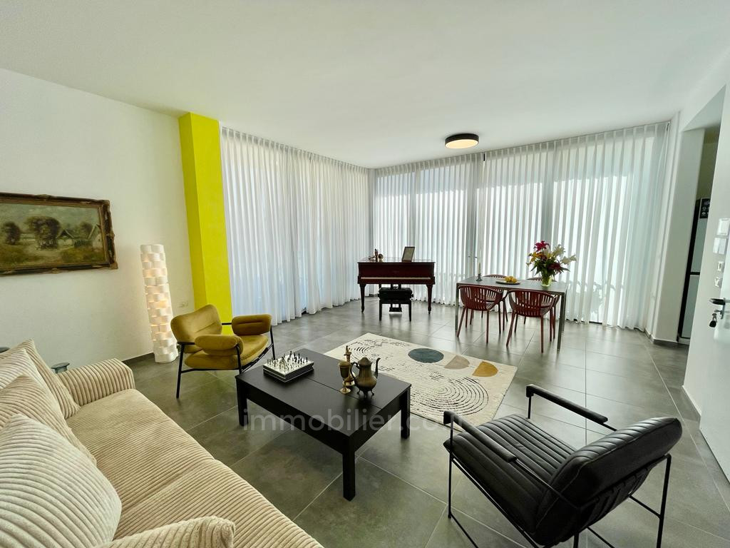 Apartamento 4 cômodos  Tel Aviv Centro da cidade 457-IBL-1165