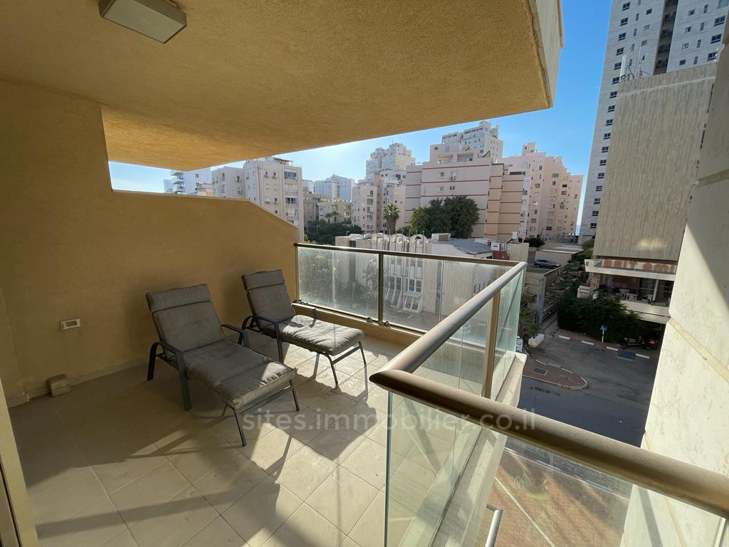 Apartamento 5 cômodos  Netanya Mar 457-IBL-1215