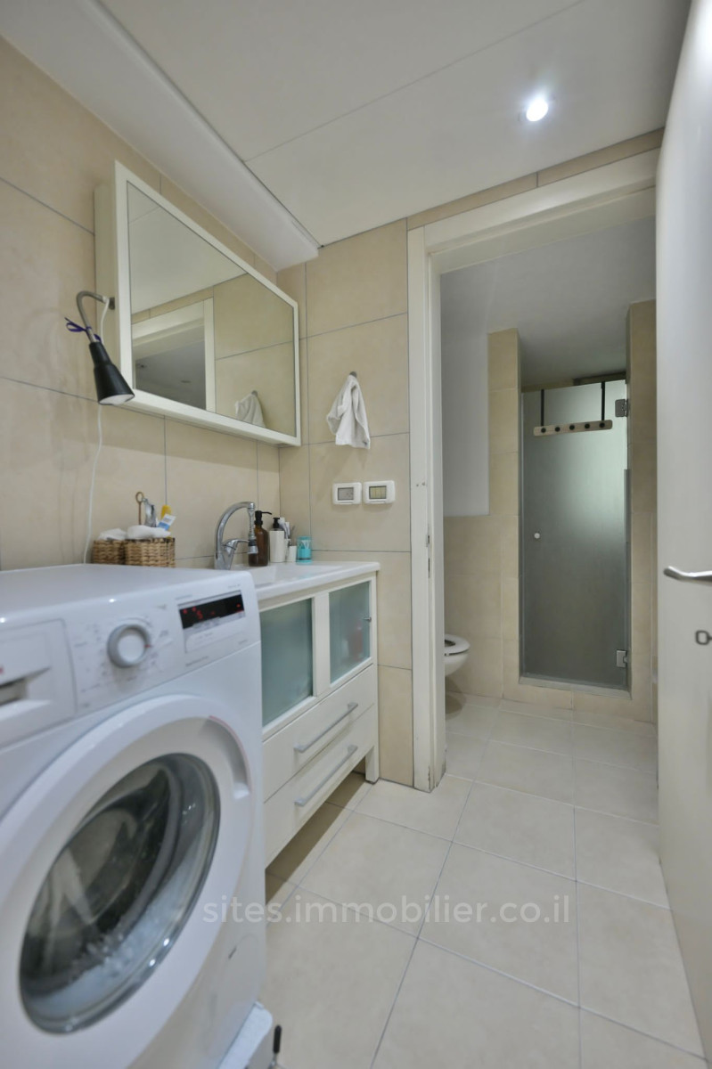 Apartamento 3 cômodos  Tel Aviv Kikar Hamedina 457-IBL-1235