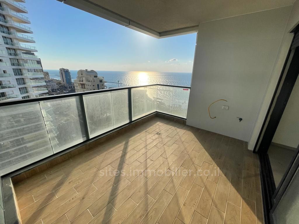 Apartamento 4 cômodos  Netanya Mar 457-IBL-1238