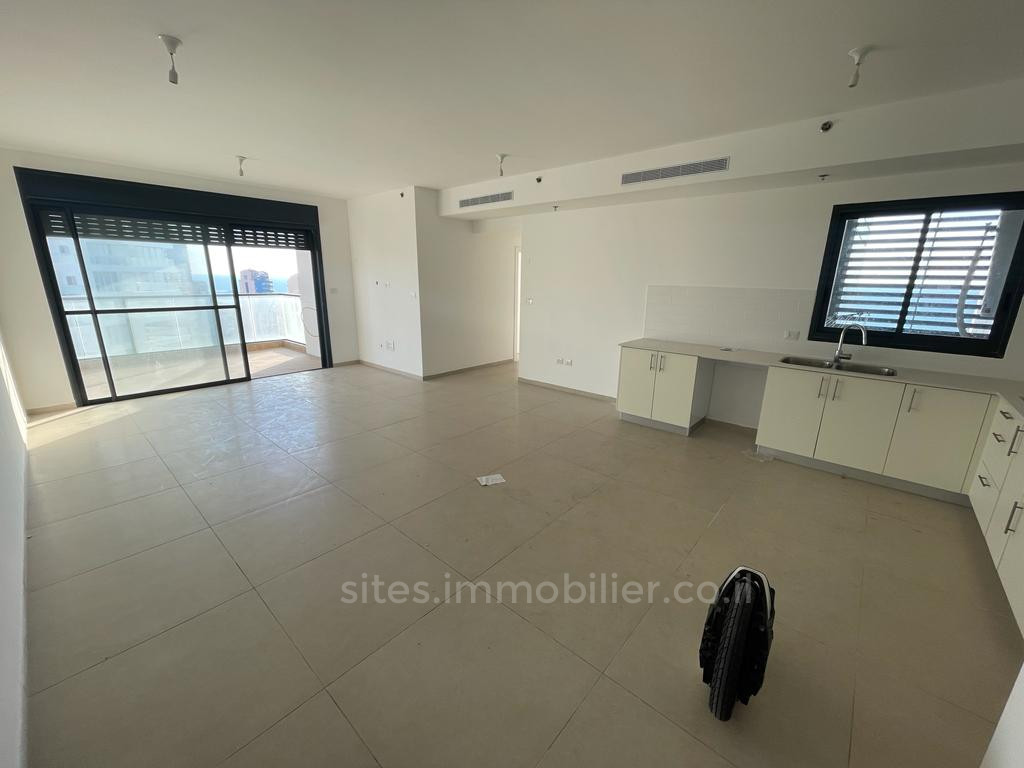 Apartamento 4 cômodos  Netanya Mar 457-IBL-1238