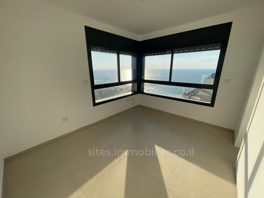 Apartamento 4 cômodos  Netanya Mar 457-IBL-1238