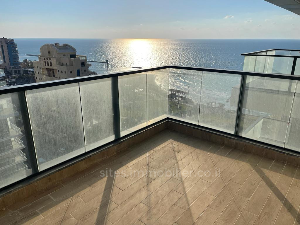 Apartamento 5 cômodos  Netanya Mar 457-IBL-1239