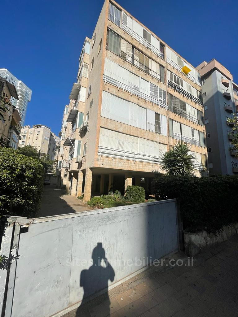 Apartamento 3 cômodos  Netanya Centro da cidade 457-IBL-1280